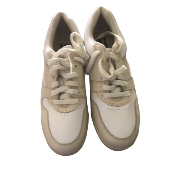 NWOB Hush Puppies Women's Upbeat Sneaker SZ 7 - Picture 2 of 3